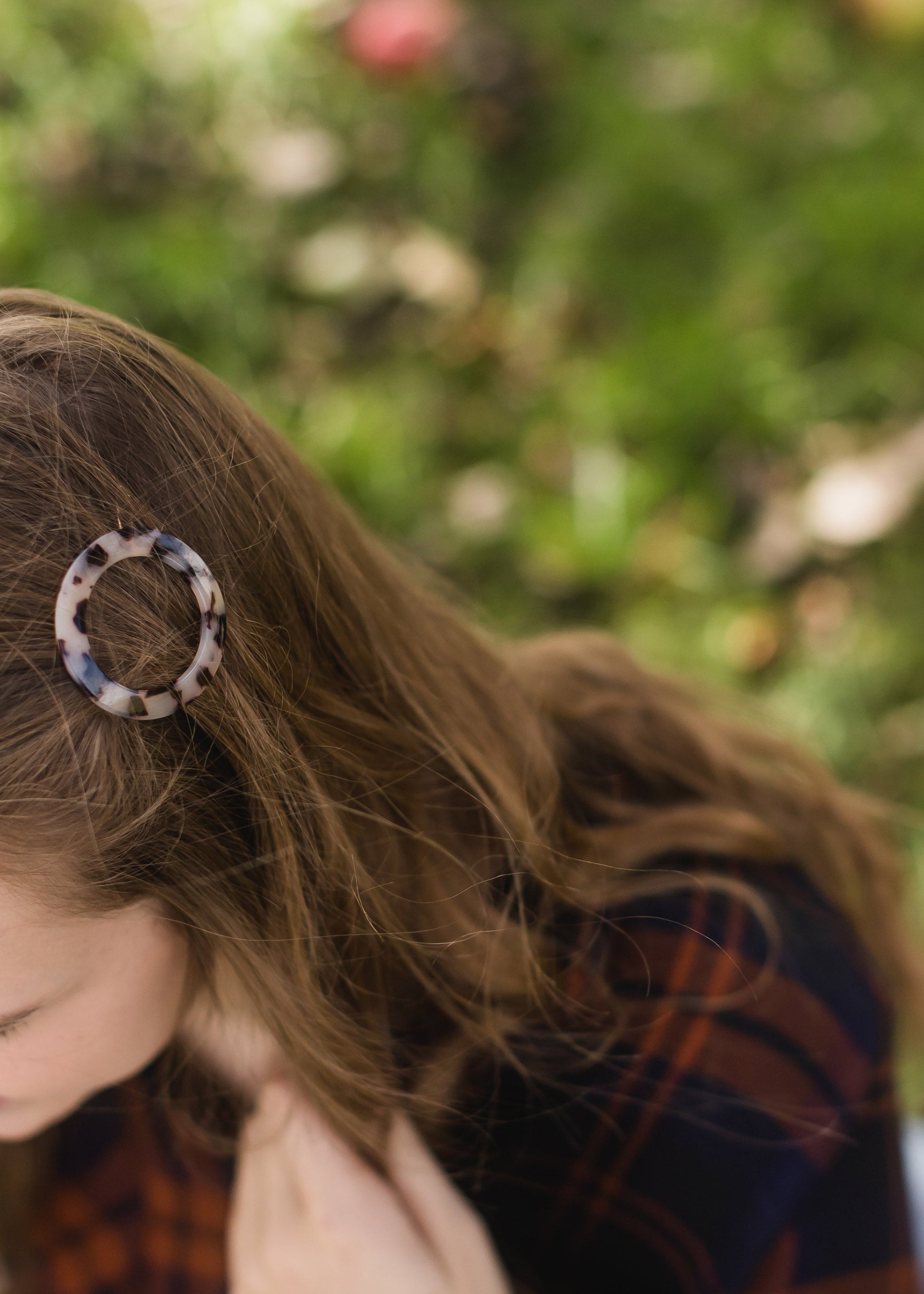 Round Cut Tortoise Hair Pin Accessories White