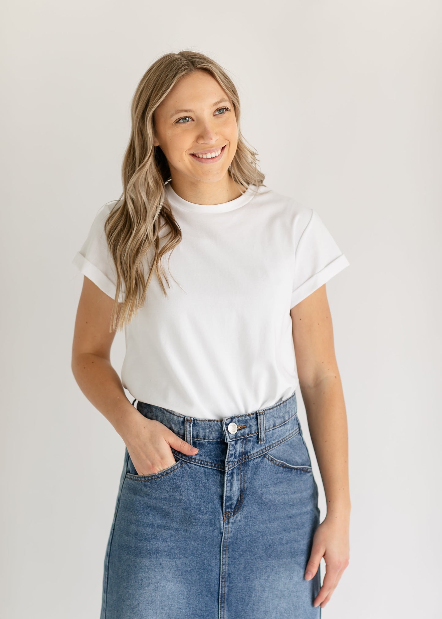 Short Sleeve Essential Basic Tee IC Tops White / XS