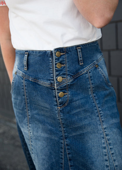 Long a-line denim skirt with a button detail