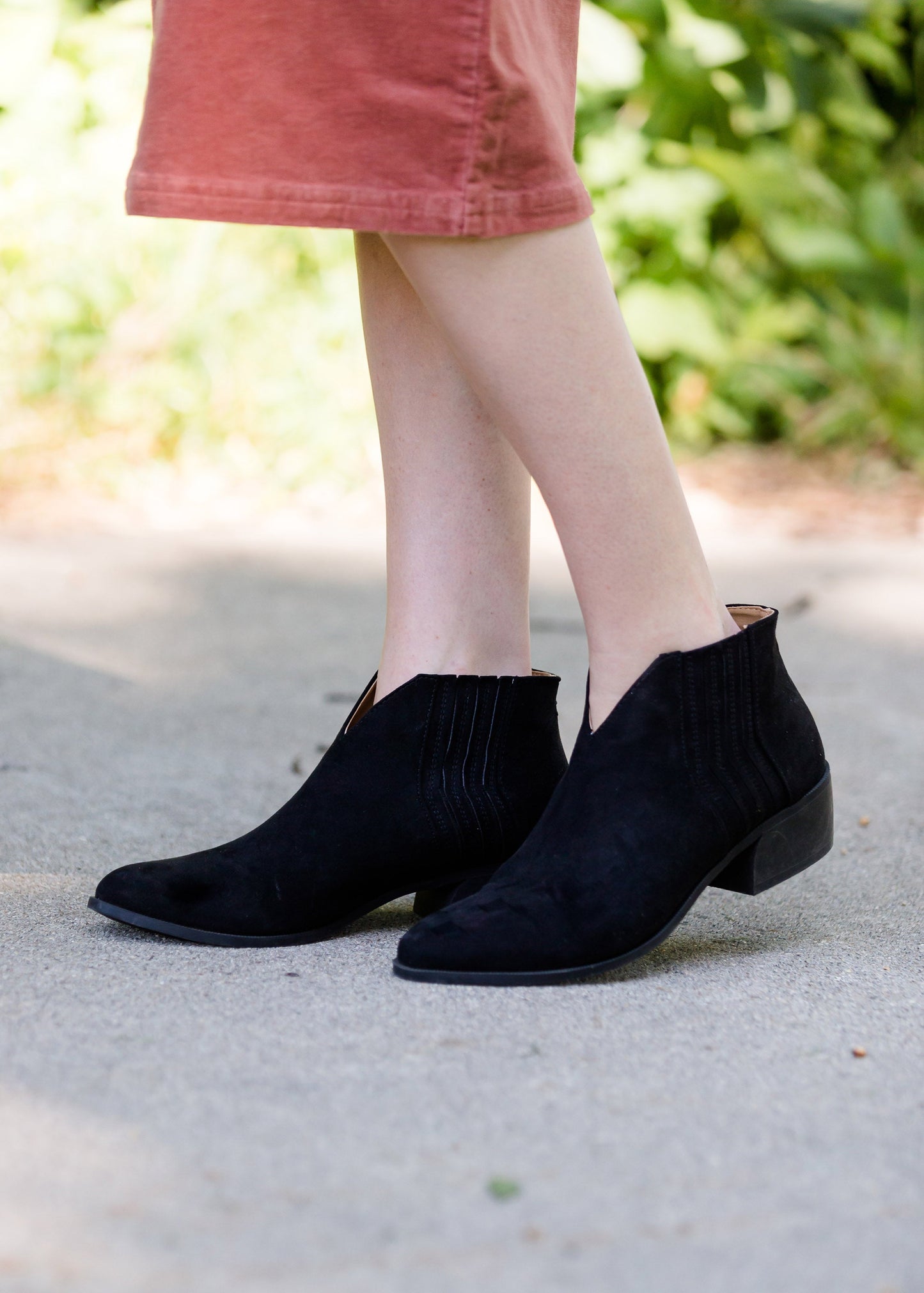 v cute suede black bootie